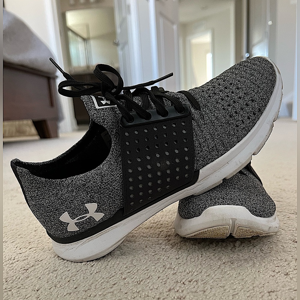 Like new women’s Under Armour tennis shoes. Hardly worn, very stylish!